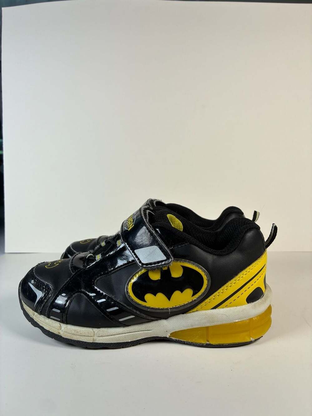 Josmo Batman Toddler Boys Size 11 Light-Up Athletic Sneakers